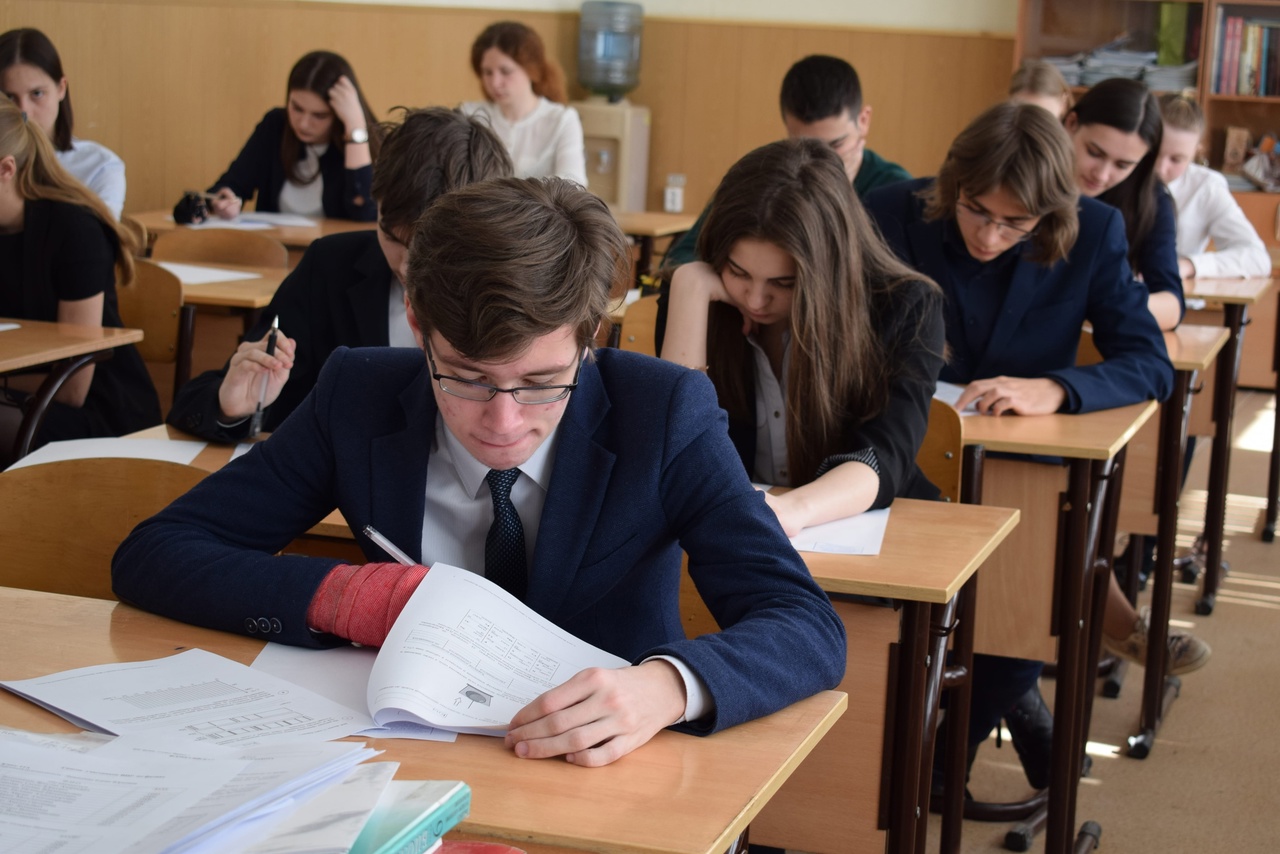 С небес на землю: родителям показали реальный уровень знаний выпускников накануне ЕГЭ