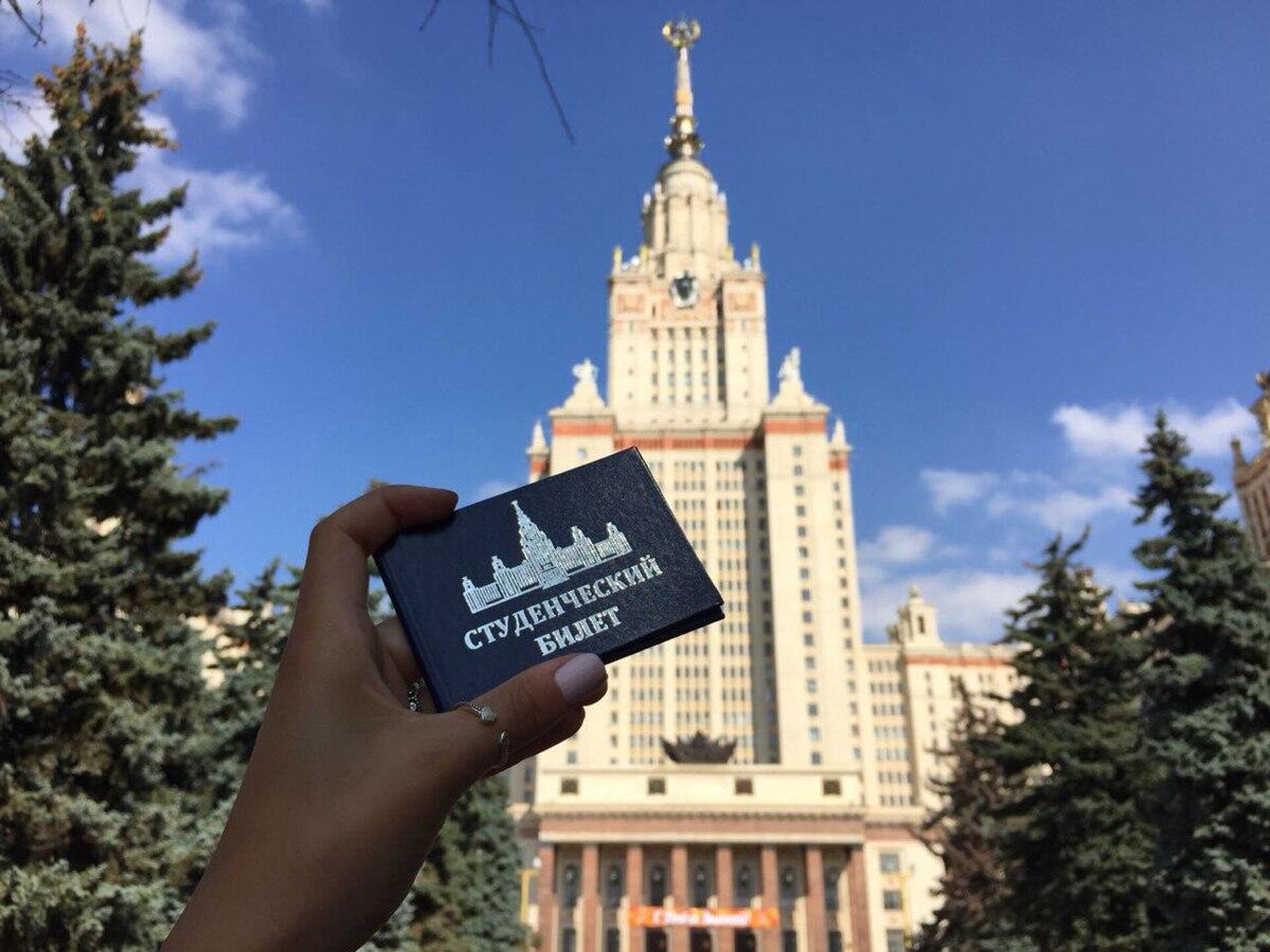 Легко ли поступить в МГУ?